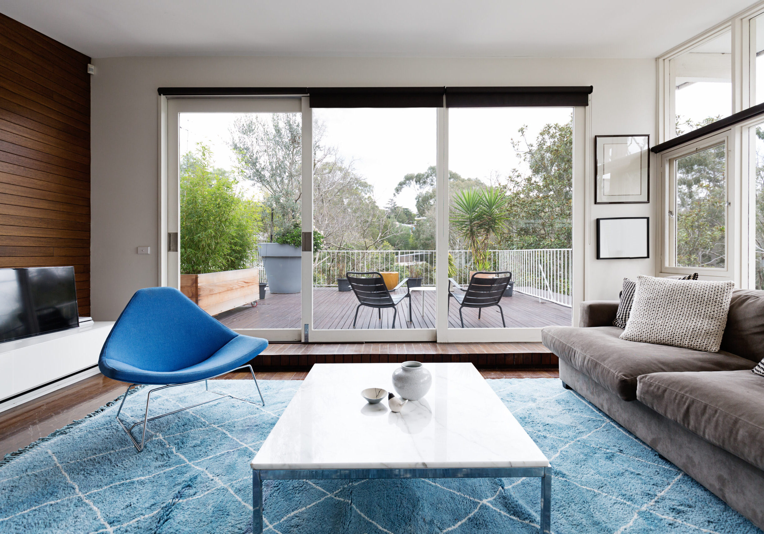 Luxury,Scandinavian,Styled,Living,Room,With,Outlook,To,Terrace,And